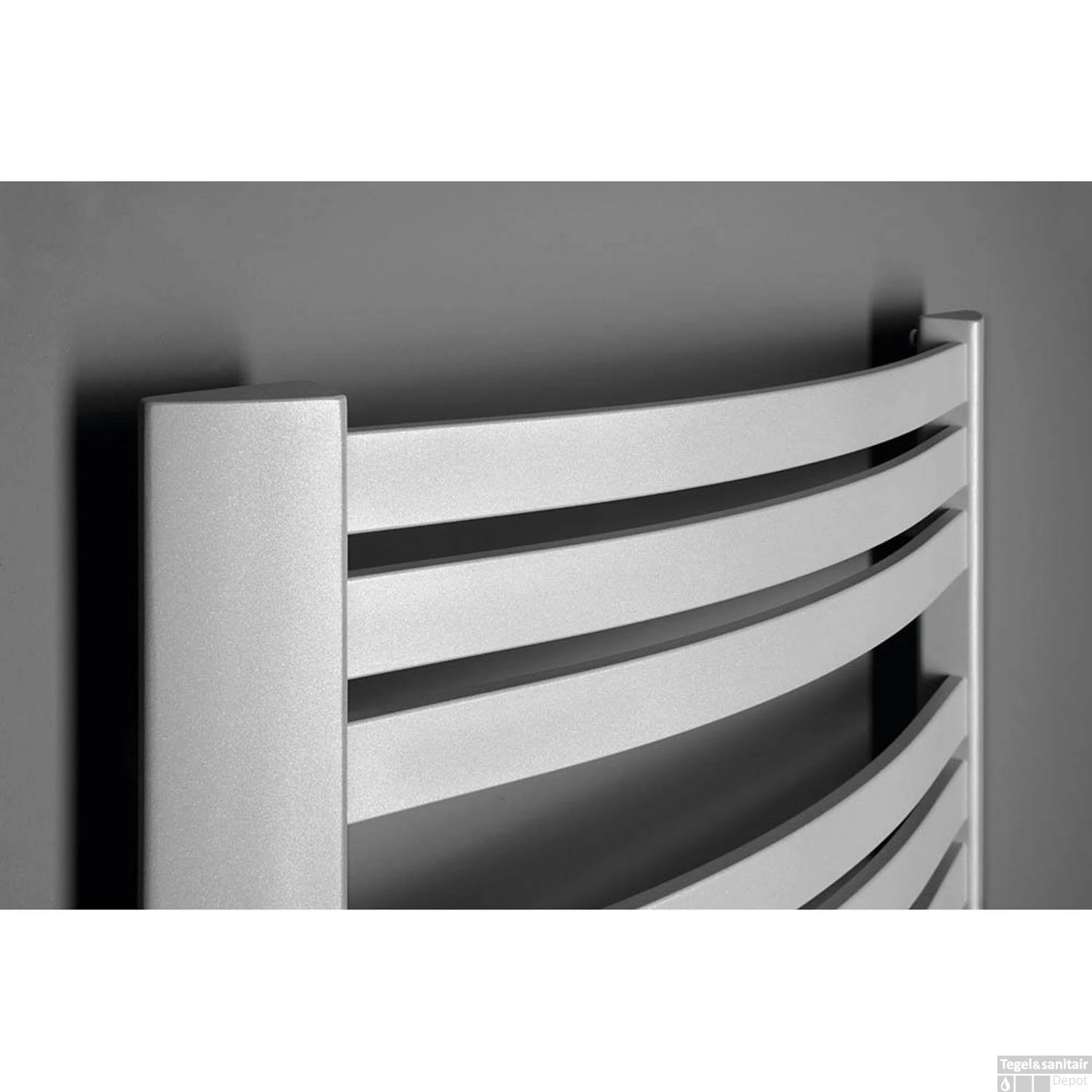 Handdoekradiator Sapho Sidi Gebogen 59.5x109.7 Cm 553W Zilver 6 Handdoekradiator Sapho Sidi Gebogen 59.5x109.7 Cm 553W Zilver - Afbeelding 4