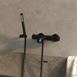 Opbouw Bad- En Douchekraan Brauer Black Thermostatisch Mat Zwart 8 Opbouw Bad- En Douchekraan Brauer Black Thermostatisch Mat Zwart -Badkamermeubels opbouw bad en douchekraan brauer black thermostatisch mat zwart sfeer2