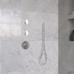 Regendoucheset Wiesbaden Dreams Met Inbouwdeel En Plafonduitloop Chroom -Badkamermeubels regendoucheset wiesbaden dreams met inbouwdeel en plafonduitloop chroom sfeer4 1