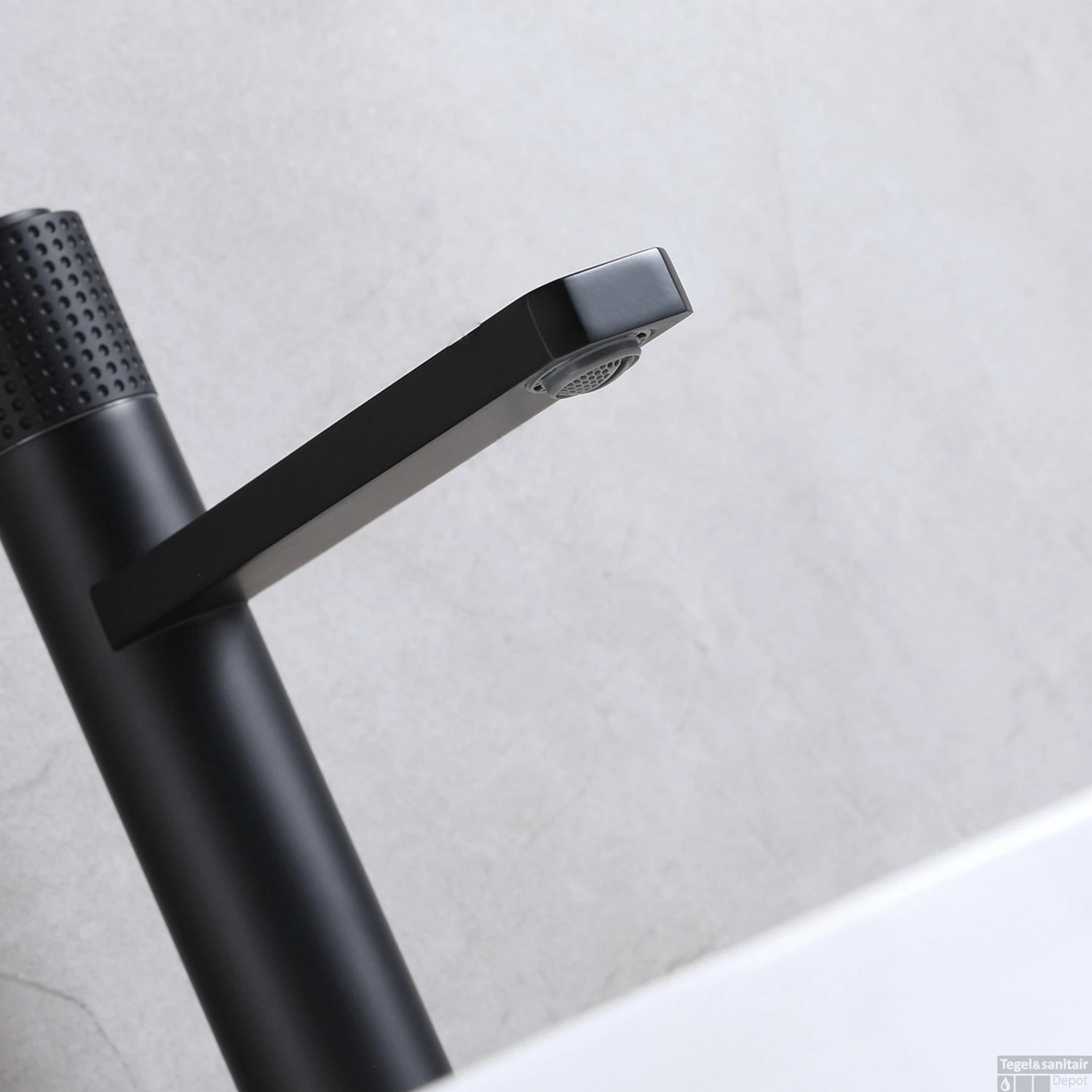 Boss & Wessing Wastafelkraan Moró Verhoogd 31.7 X 17.18 Cm Mat Zwart 8 Boss & Wessing Wastafelkraan Moró Verhoogd 31.7 X 17.18 Cm Mat Zwart - Afbeelding 6