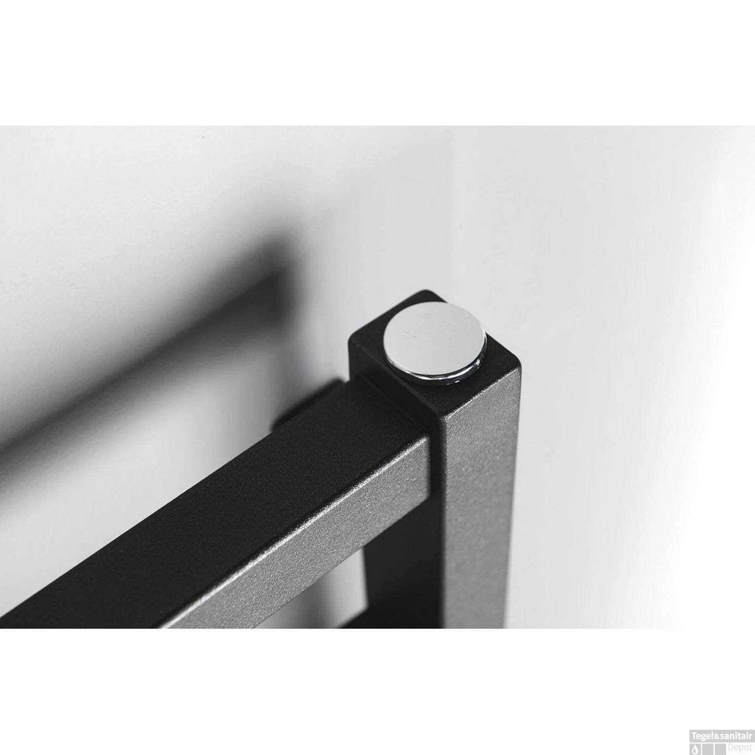 Designradiator Sapho Zig Recht 50x109.6 Cm 406W Antraciet 6 Designradiator Sapho Zig Recht 50x109.6 Cm 406W Antraciet - Afbeelding 4